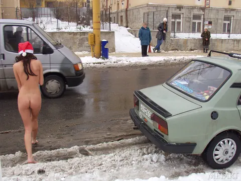 Brunette PAWG Undresses and Spreads Her Pussy in Public – photo 13 of 21