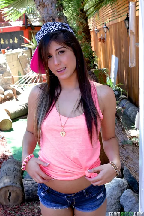 Natalie Monroe: Thick Brunette Strips Outdoors and Spreads Her Pussy – photo 3 of 17