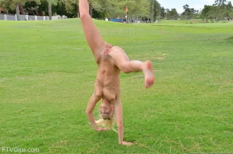 Staci Carr: Amateur Blonde Strips Naked Outdoors Wearing Only Socks – photo 13 of 20