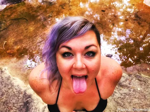 Chubby MILF with Big Tits Poses in a Black Bikini Outdoors – photo 6 of 14
