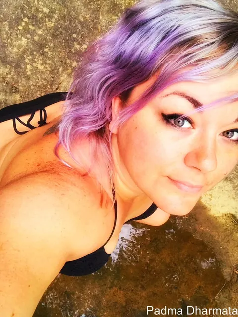 Chubby MILF with Big Tits Poses in a Black Bikini Outdoors – photo 14 of 14