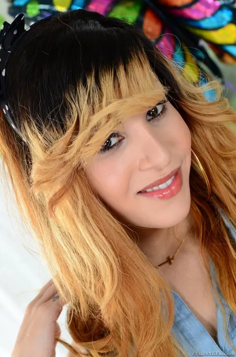 Petite Trans Woman Kisses Partner Before Interracial Anal – photo 2 of 20