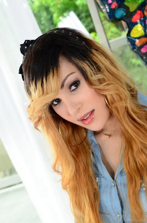 Petite Trans Woman Kisses Partner Before Interracial Anal – photo 1 of 20