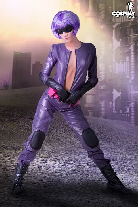 Short-Haired PAWG in Leather Costume Reveals Her Big Tits and Pussy – photo 6 of 12