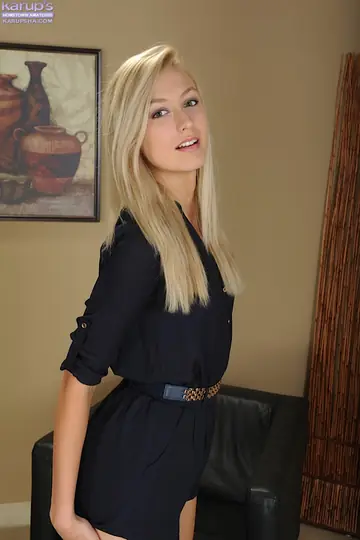 Blonde Undresses Out of Her Skirt and Spreads