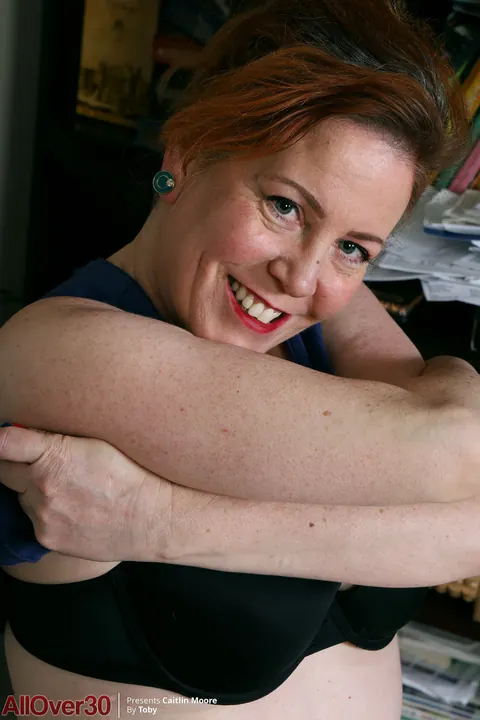 Caitlin Moore: Chubby Redhead MILF Strips Off Her Shorts and Spreads Her Shaved Pussy – photo 4 of 20