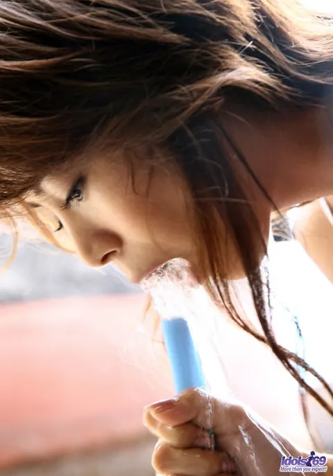 Japanese Brunette Shows Her Hairy Bush on the Beach – photo 16 of 16