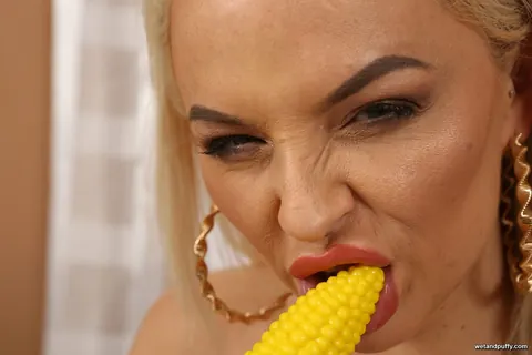 Louise Lee: Blonde European MILF Fingers Her Pussy and Uses a Toy – photo 10 of 15