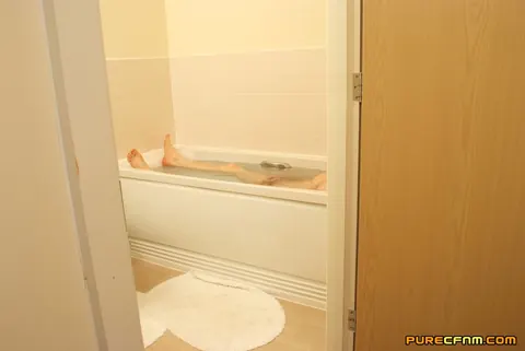 Jessica Pressley: British Brunettes Give a Handjob and Kiss in the Bathroom – photo 4 of 21
