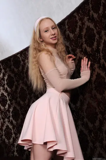 Ukrainian PAWG Lifts Her Skirt and Spreads