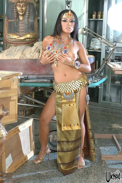 Kaylani Lei: Asian Brunette Cosplay Queen Spreads Her Pussy in Costume – photo 17 of 21