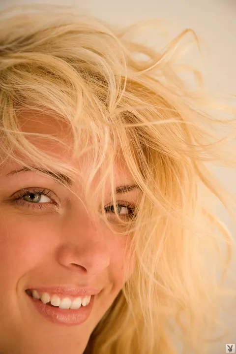 Netty: Blonde with Natural Tits Strips and Shows Her Pussy – photo 10 of 16