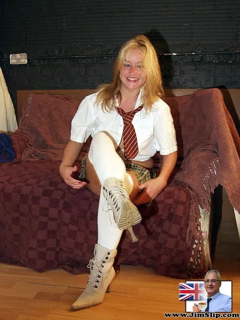 European Blonde Spreads Her Legs and Gets Fucked – photo 3 of 17