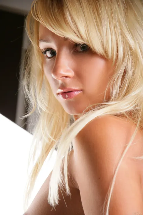 Russian Blonde PAWG Spreads Her Legs and Shows Her Pierced Nipples – photo 14 of 20