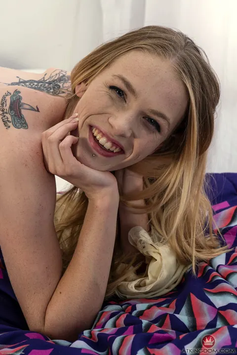 Violet Storm: Skinny MILF Spreads Her Hairy Pussy Wide – photo 11 of 20