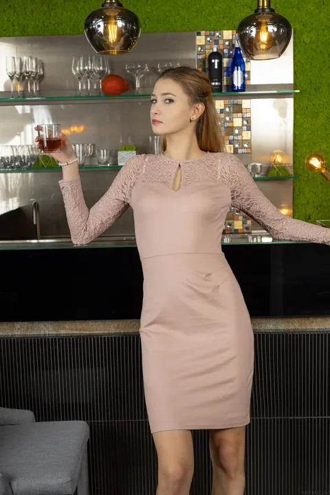 Ivi Rein: Tall Russian Blonde Undresses and Spreads Her Long Legs – photo 1 of 21