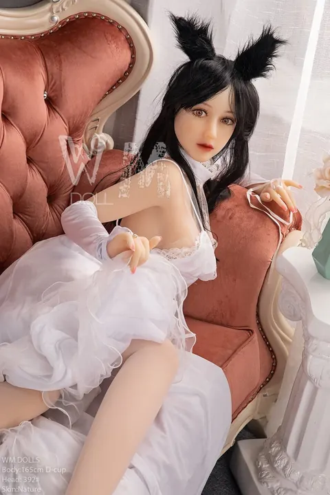 Black-Haired Babe Shows Off Her Big Tits and Pussy – photo 12 of 20