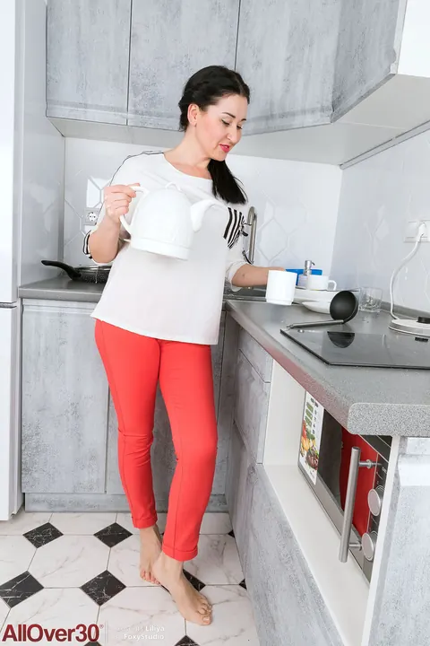 Liliya: Thick Brunette MILF Pulls Her Panties Aside in the Kitchen – photo 2 of 21