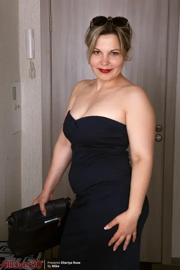 Ellariya Rose – Ukrainian MILF Strips Out of Her Dress and Spreads Wide