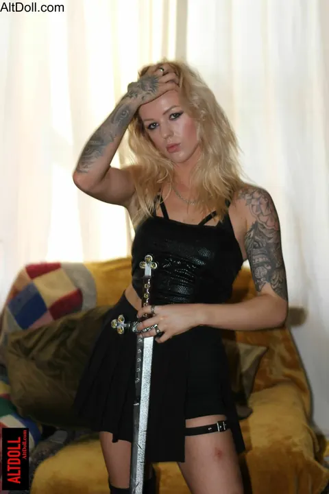 Blonde in Cosplay Costume Poses for Camera – photo 8 of 15