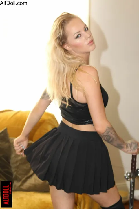 Blonde in Cosplay Costume Poses for Camera – photo 2 of 15