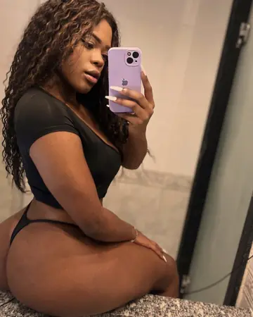 Luana Couto – Curvy Latina Flaunts Her Big Tits in the Mirror Selfies