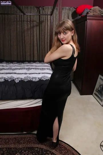 Blonde Pulls Top Down and Shows Her Natural Tits