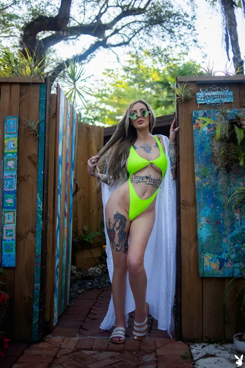 Tattooed Babe in a Bikini and Glasses Spreads Outdoors – photo 3 of 20