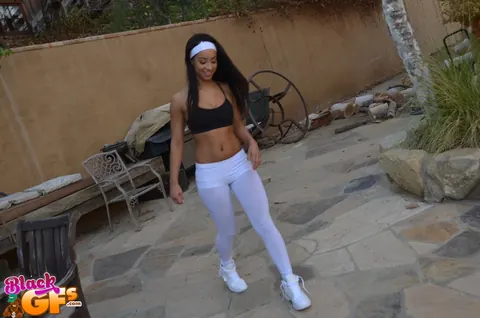 Teanna Trump: Brunette Latina Strips Out of Her Yoga Pants and Spreads Outdoors – photo 5 of 16