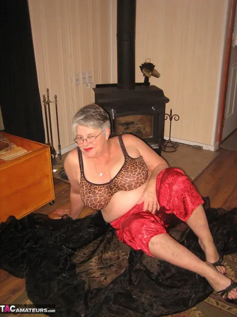 BBW with Big Tits Strips Out of Her Lingerie and Spreads – photo 14 of 20