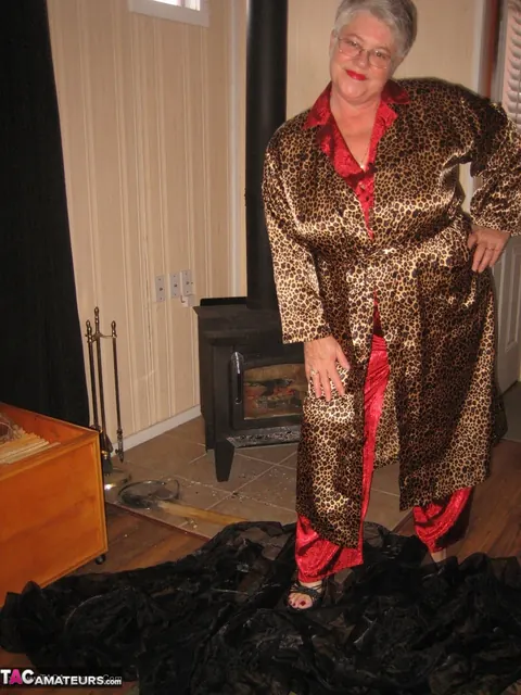 BBW with Big Tits Strips Out of Her Lingerie and Spreads – photo 1 of 20