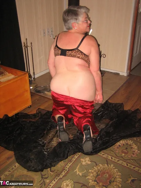 BBW with Big Tits Strips Out of Her Lingerie and Spreads – photo 15 of 20