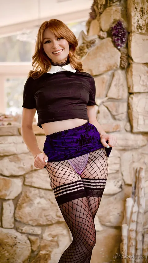 Lacy Lennon: Redhead in Lingerie and Stockings Gets Pussy Licked and Fingered – photo 8 of 15