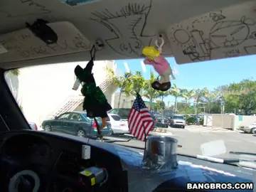 Petite PAWG in Jeans Gets Fucked in a Taxi