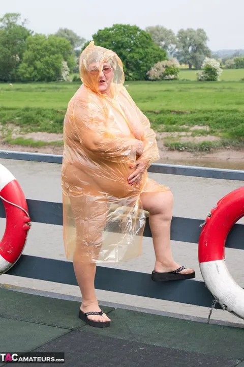 British PAWG Strips Out of Latex and Pantyhose Outdoors – photo 1 of 20