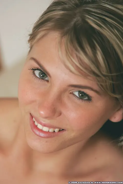 Sweet Denisa: Brunette Czech Woman Poses Nude – photo 16 of 21