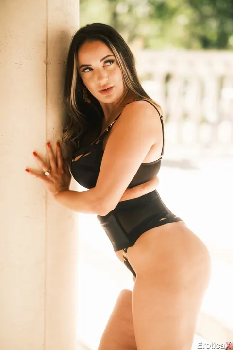 Hailey Lynzz: Brunette Flaunts Her Big Natural Tits and Tattoo Before Sex – photo 2 of 21