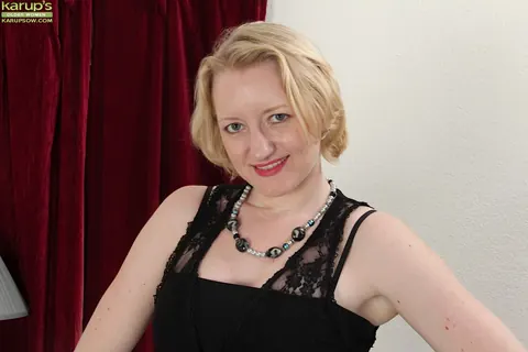Anya Volcov: Short-Haired Blonde PAWG in Stockings Spreads on the Sofa – photo 1 of 16
