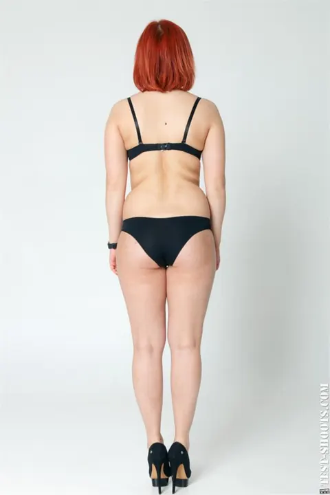 Curvy Redhead Poses Naked and Spreads Her Pussy – photo 8 of 18