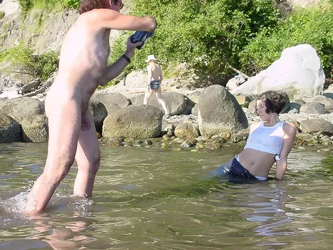 Woman Stands and Turns to Show Her Nude Body – photo 19 of 21