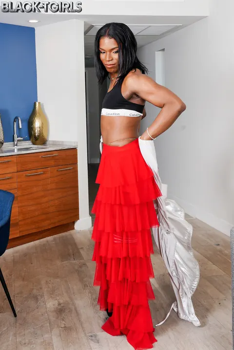 Ebony Trans Woman Arches Back Nude to Display Cock and Figure – photo 2 of 16