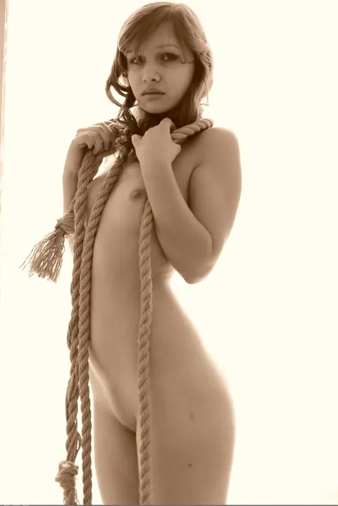 Woman Undresses and Shows Her Body in Glamour Set – photo 13 of 21