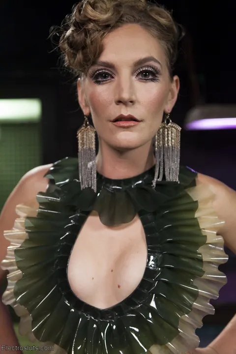 Mona Wales: Tall Thick MILF in Lingerie and Skirt Dominates – photo 9 of 12
