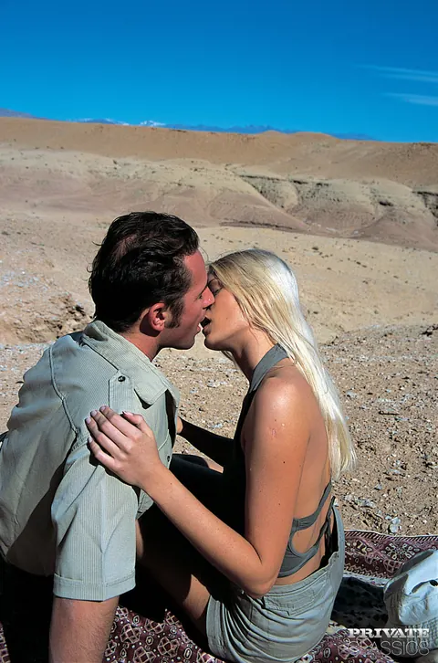 Claudia Jackson: Tall Blonde MILF Gets Fucked in the Desert – photo 4 of 12