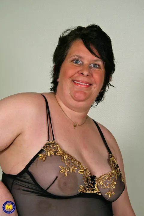 Mature Dutch BBW with Big Tits Spreads Wide for the Camera – photo 6 of 21