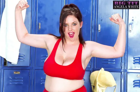 Angela White: BBW Brunette Uncovers Her Big Natural Tits – photo 2 of 15