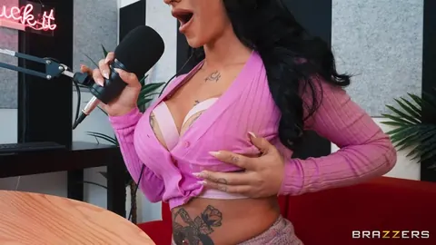 Thick Arab MILF Takes Anal and Swallows His Load – photo 1 of 21
