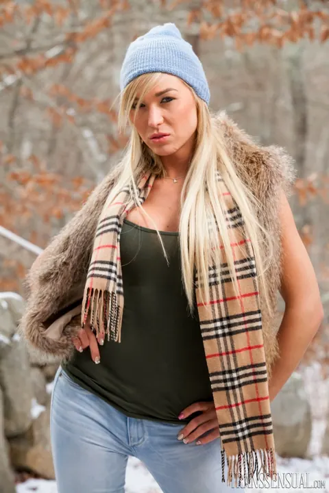 Busty Trans Woman Strips Out of Her Jeans Outdoors – photo 15 of 15