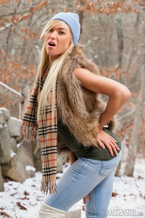 Busty Trans Woman Strips Out of Her Jeans Outdoors – photo 13 of 15