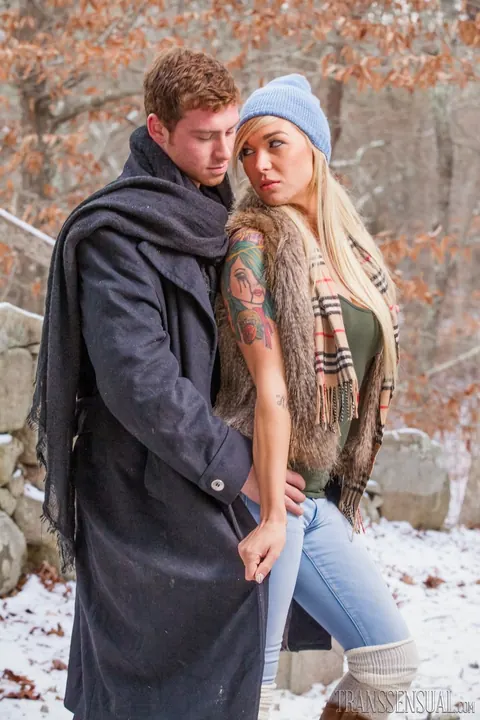 Busty Trans Woman Strips Out of Her Jeans Outdoors – photo 6 of 15